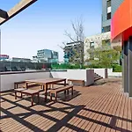 Tasteful 2-Bed Unit By Bridge Rd Shops
