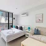 Cozy & Chic Studio Steps From Victoria Market
