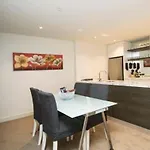Loft-Style 1-Bedroom Apartment In Southbank