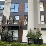 Port Melbourne Share Townhouse