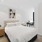 Elegant 2-Bed Apartment With Balcony & City Views