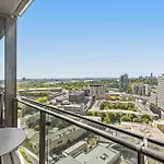 Elegant 2-Bed Apartment With Balcony & City Views