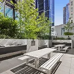 Elegant 2-Bed Apartment With Balcony & City Views