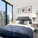 Sky-High Cbd Retreat 2Br Apartment With Pool & Gym
