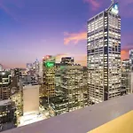 Sky-High Cbd Retreat 2Br Apartment With Pool & Gym