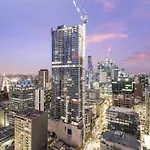 Sky-High Cbd Retreat 2Br Apartment With Pool & Gym