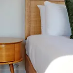 Stylish 2Br Apartment On St Kilda Rd With Pool & Parking