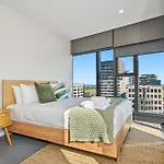 Stylish 2Br Apartment On St Kilda Rd With Pool & Parking