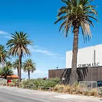 1 Bdrm With Parking, Walk To Beach