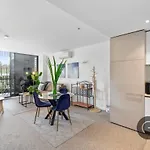 Modern Cozy Inner City 1Brd Apartment Near F1 Track