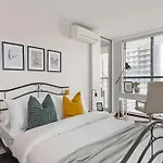 Chic 2Br Loft Near Melbourne Central Free Parking