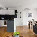 Chic 2Br Loft Near Melbourne Central Free Parking