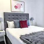 My80 Apartment Located In The Inner Of Melbourne Cbd