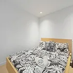 Trendy 2-Bedroom Stay In Melbourne Cbd