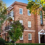 East Melbourne Apartment Walking Distance To Mcg