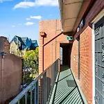 East Melbourne Apartment Walking Distance To Mcg