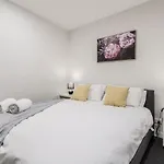 Prime Hub On Bourke W City Views! Near Chinatown!