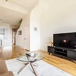 Charming Blend 2Br With Parking