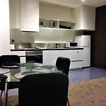 2 Bd Central Melbourne Apartment