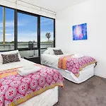 Espresso Apartments - Executive Apartment With Bay Views