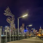 Melbourne Holiday Apartments Southbank