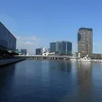 Astra Apartments Docklands