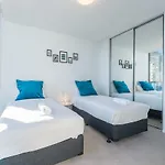 Southbank 2 Bed Apartment With View Next To Crown