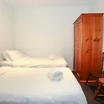 2 Beds 1 Bath Beside Qv Melbourne