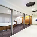 Premier Stays Melbourne