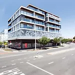 Spacious Urban Oasis Apartment With City Views By Ready Set Host
