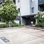 Readyset Apartments On Altona