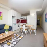 Canvas Suites On Russell Place