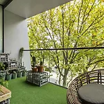 Modern, Spacious Apartment In An Amazing Location