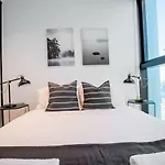 Cozy Apt With City Views Next To Meblourne Central