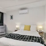 Cozy Apt Facing Albert Park
