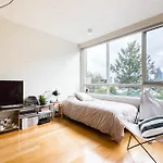 Isaac, 1Bdr South Melbourne Apartment