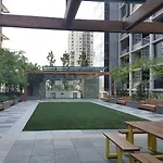 Luxury Two Bed Apt Swimming Pool