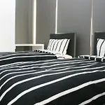 Luxury Two Bed Apt Swimming Pool