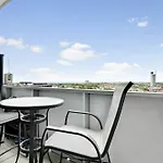 Zee, 2Bdr Southbank Apartment