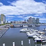 View Apartment At Docklands