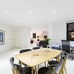 Maddison, 3Bdr Port Melbourne Apartment
