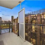 2Bedroom Apartment With Views In Docklands Next To Cbd & Marvel Stadium