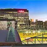 2Bedroom Apartment With Views In Docklands Next To Cbd & Marvel Stadium