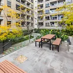 Wesley, 2Bdr Carlton Apartment