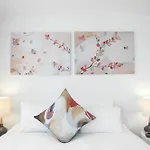 Boutique Stays - Sea Breeze, Port Melbourne