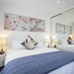 Boutique Stays - Sea Breeze, Port Melbourne