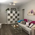1 Bedroom Unit In Heart Of Elsternwick