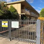 1 Bedroom Unit In Heart Of Elsternwick