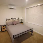 Silver House - Melbourne Airport Accommodation - 7 Minutes From Melbourne Airport