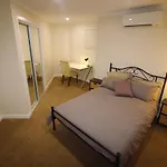 Silver House - Melbourne Airport Accommodation - 7 Minutes From Melbourne Airport